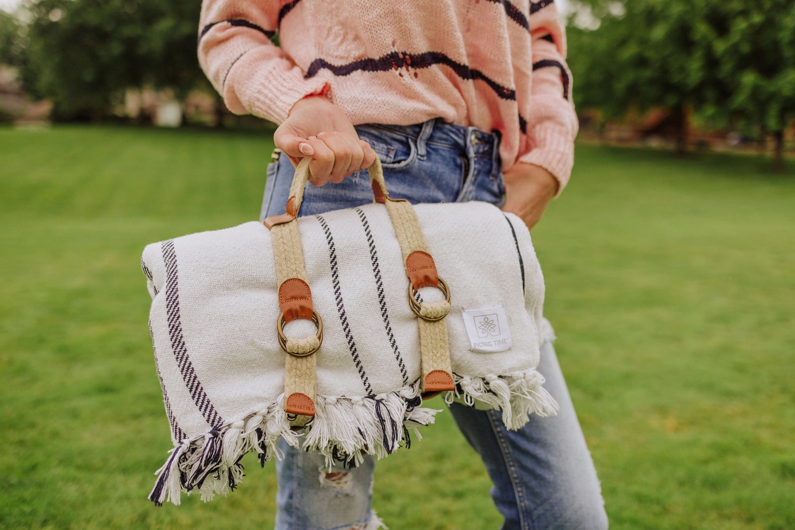 Picnic Time Montecito Picnic Blanket With Harness