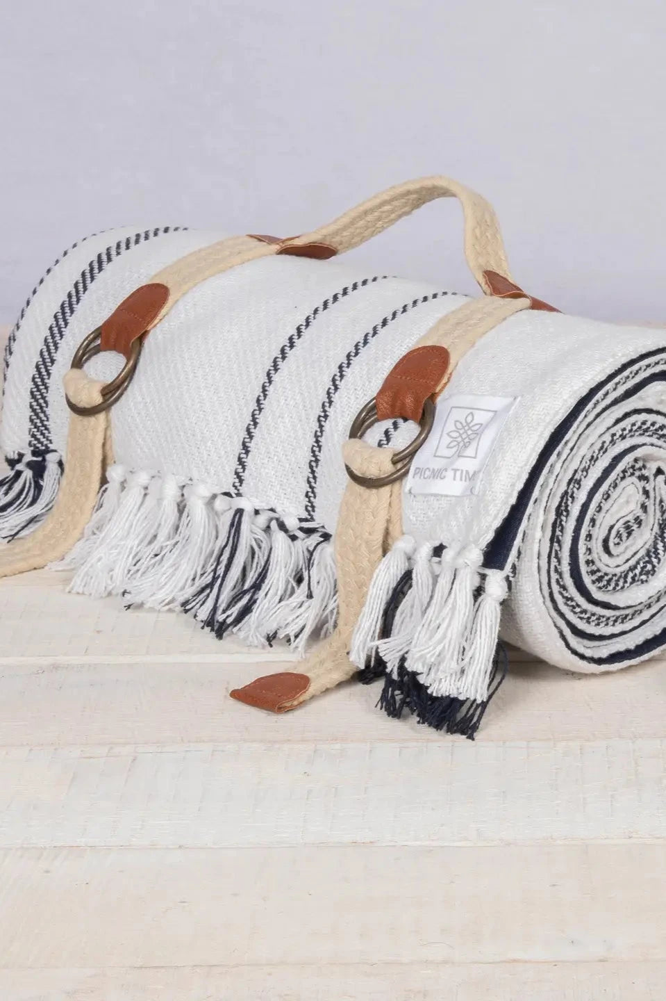 Picnic Time Montecito Picnic Blanket With Harness